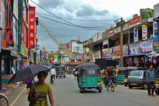 A-colorful-street-scene-in-Sri-Lanka