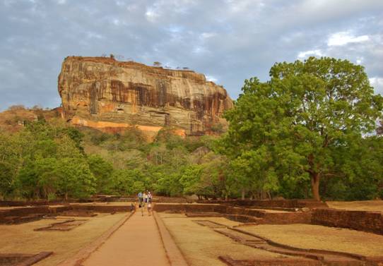 Lions-Rock-at-Sigiriya-an-ancient-fortress-and-temple-ruin